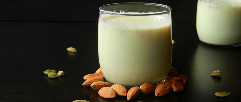 Badam-Milch - Gewürzte Mandelmilch selbstgemacht