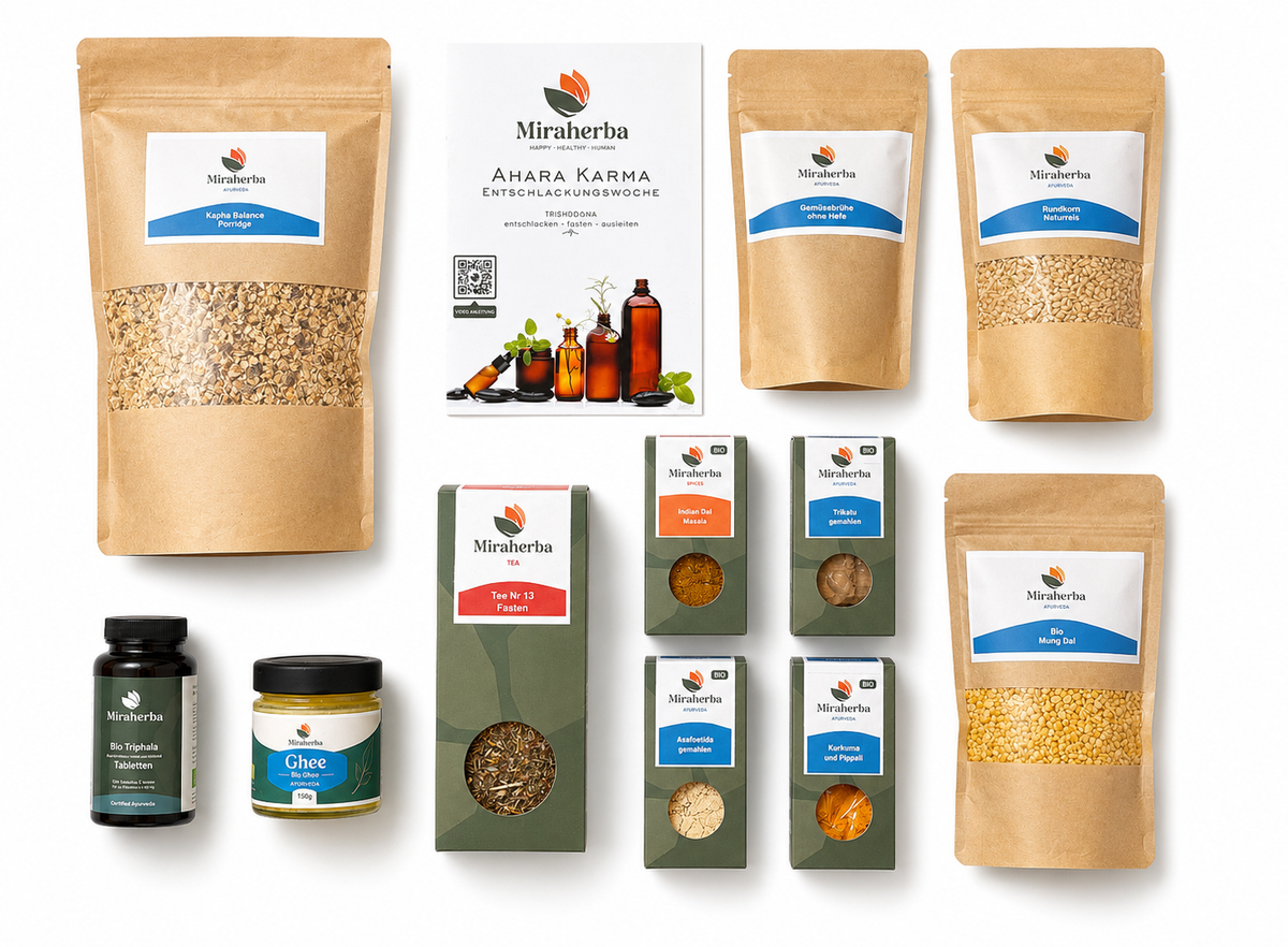 Inhalt des Ayurveda Fastenpakets Ahara Karma mit Bio-Zutaten und Fastenbuch